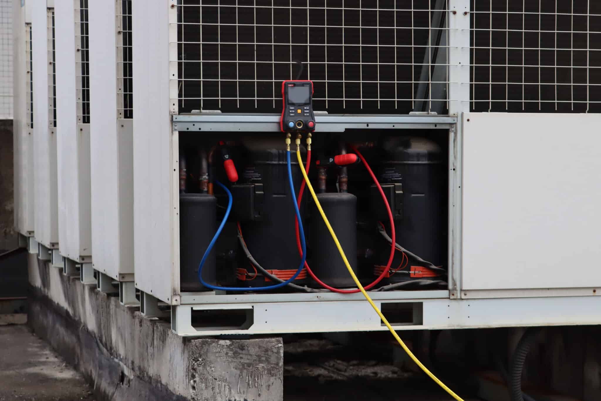 Uni-T UT336E KIT Digital Manifold Gauge with Wireless Temperature Clamps - Image 9